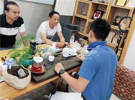 左右手安裝服務(wù)平臺江西九江服務(wù)商吳先生與左右手創(chuàng  )始人盧建華先生洽談