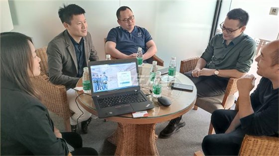 左右手走訪(fǎng)商家