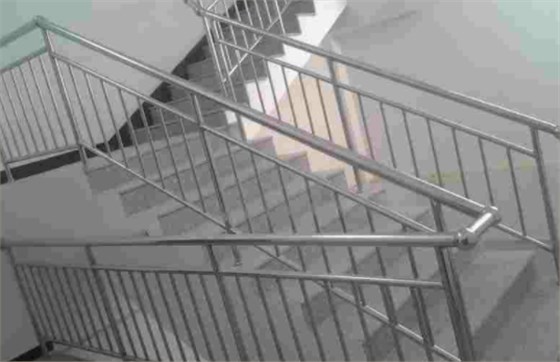 不銹鋼樓梯扶手價(jià)格多少不銹鋼樓梯扶手如何保養