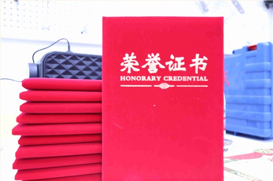 左右手深圳商學(xué)院結業(yè)證書(shū) 左右手深圳商學(xué)院結業(yè)證書(shū)