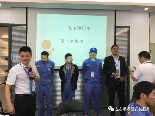 左右手師傅進(jìn)行領(lǐng)獎現場(chǎng)