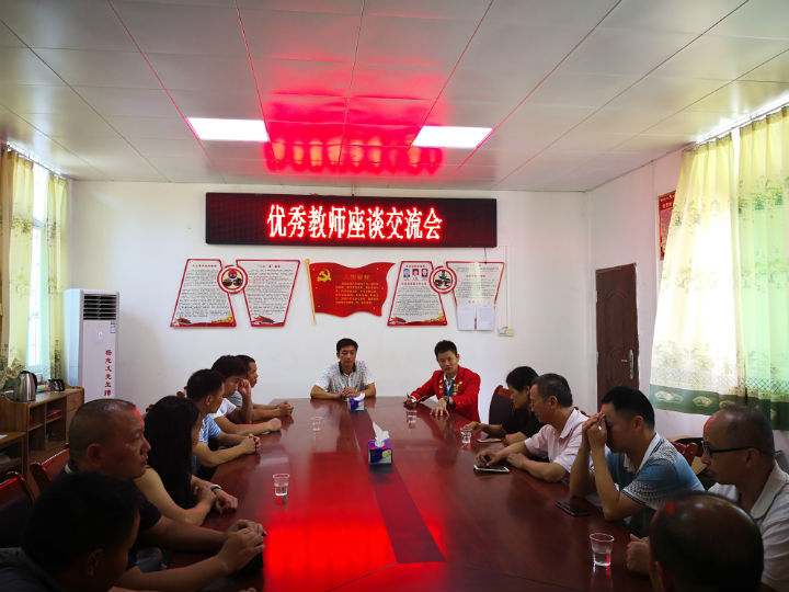 左右手家具安裝創(chuàng  )始人盧建華先生情系家鄉愛(ài)心助學(xué)1