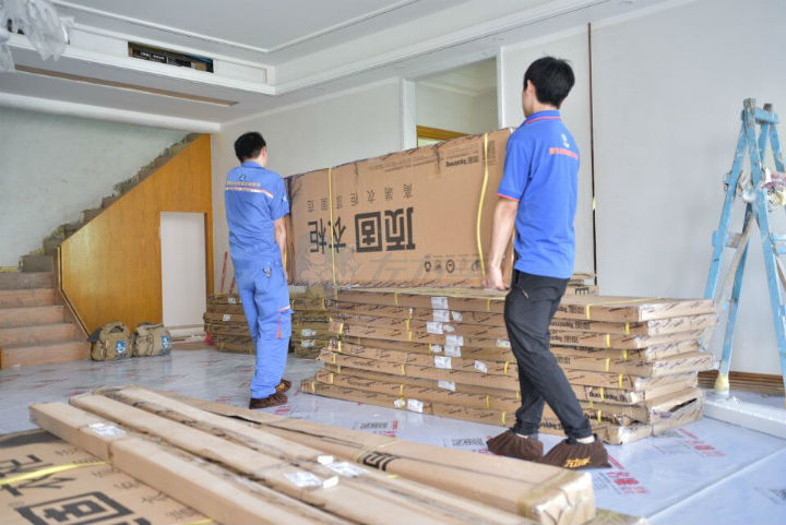 左右手家居安裝公司合作伙伴頂固敲鐘上市，定制家具上市公司再添強將！1