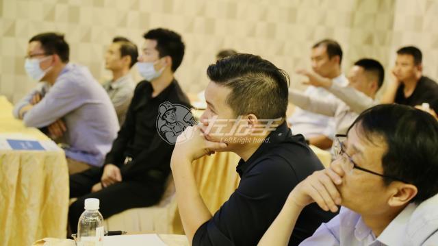 左右手第三屆城市服務(wù)商招商大會(huì )
