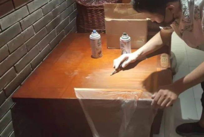手繪標貼紙;在家具維修的過(guò)程中，一定要知道家具貼紙具有哪些特點(diǎn)?