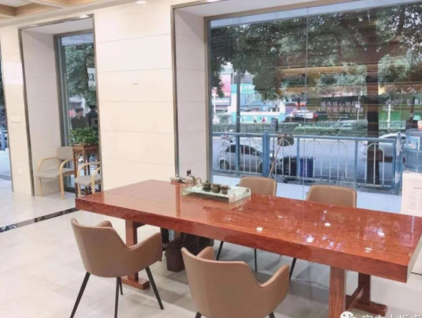 原木色家具：原木大板桌和實(shí)木家具的維護保養